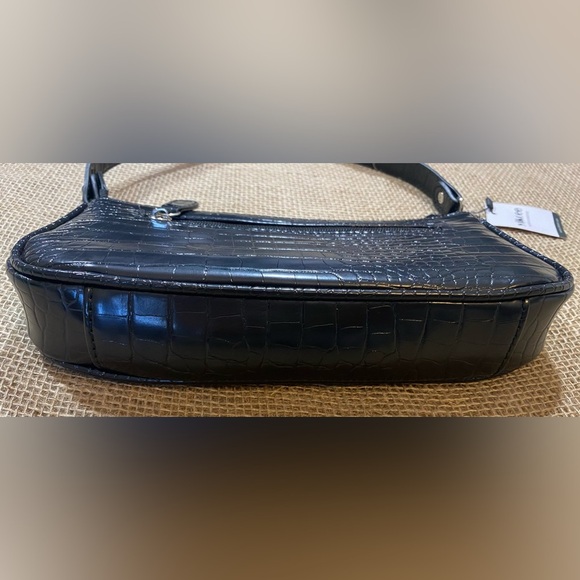 Yikoee Black Purse, Crocodile Design, Outside Zip Pocket, Inside Pocket - Picture 3 of 7